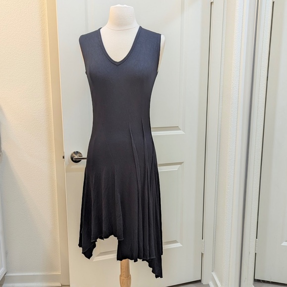 TRANSPARENTE Black Asymmetrical Short Sleeveless V-neck Slender Dress - Small - Picture 2 of 11